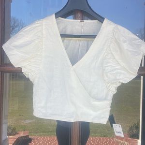 Free People linen & viscose cropped top.‎ Ivory color. NWT. Size Small